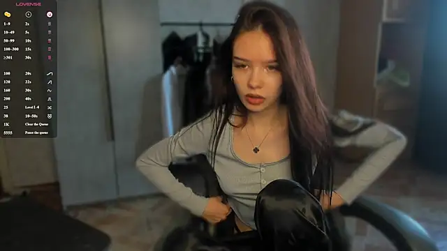 SweetyDeviliya online show from June 2026 04:02:02 AM