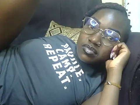 Snapshot of Chichii- chatting on March 2025 06:29:01 PM Chichii- online show from March 2025 06:29:01 PM