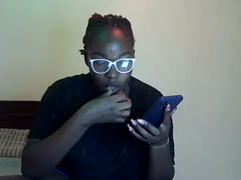 Snapshot of Chichii- chatting on April 2026 08:25:02 PM Chichii- online show from April 2026 08:25:02 PM