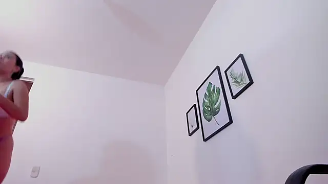 Snapshot of Rousse_blue chatting on December 2024 03:51:02 AM Rousse blue online show from December 2024 03:51:02 AM