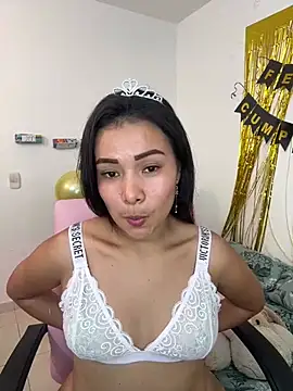 Snapshot of Rousse_blue chatting on February 2025 06:18:02 AM Rousse blue online show from February 2025 06:18:02 AM