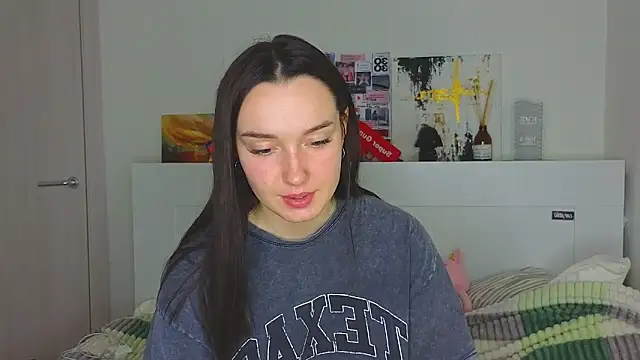 Snapshot of Wild_Sophie_ chatting on January 2025 09:05:01 PM Wild Sophie online show from January 2025 09:05:01 PM