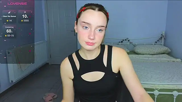 Snapshot of Wild_Sophie_ chatting on November 2025 05:51:02 PM Wild Sophie online show from November 2025 05:51:02 PM