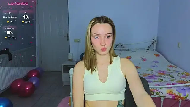 Snapshot of Wild_Sophie_ chatting on November 2025 03:47:01 PM Wild Sophie online show from November 2025 03:47:01 PM