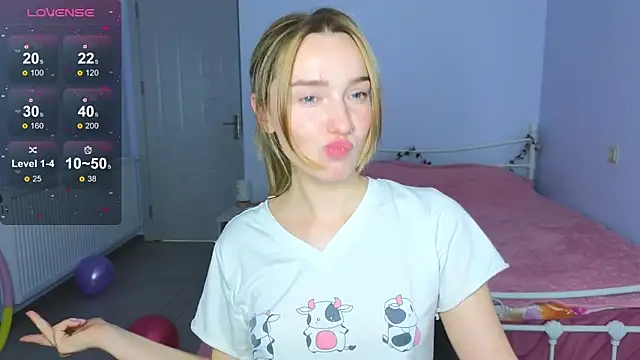 Snapshot of Wild_Sophie_ chatting on November 2025 05:50:02 PM Wild Sophie online show from November 2025 05:50:02 PM