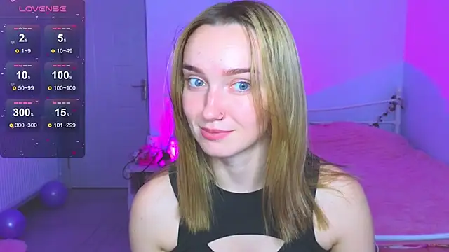 Snapshot of Wild_Sophie_ chatting on December 2025 04:34:02 PM Wild Sophie online show from December 2025 04:34:02 PM