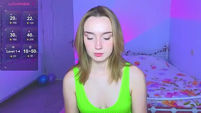 Snapshot of Wild_Sophie_ chatting on December 2025 04:57:02 PM Wild Sophie online show from December 2025 04:57:02 PM