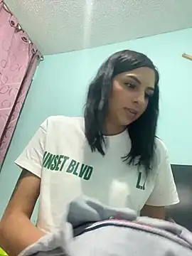 Snapshot of Hilary_pinkk chatting on December 2024 12:37:02 AM Hilary pinkk online show from December 2024 12:37:02 AM