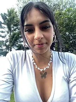 Snapshot of Hilary_pinkk chatting on January 2025 10:48:01 PM Hilary pinkk online show from January 2025 10:48:01 PM