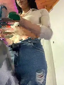 Snapshot of Hilary_pinkk chatting on February 2025 08:21:01 PM Hilary pinkk online show from February 2025 08:21:01 PM