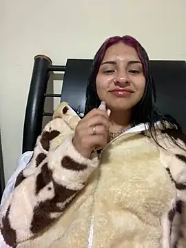 Snapshot of Hilary_pinkk chatting on February 2025 02:12:01 AM Hilary pinkk online show from February 2025 02:12:01 AM