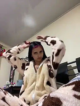 Snapshot of Hilary_pinkk chatting on February 2025 02:23:02 AM Hilary pinkk online show from February 2025 02:23:02 AM