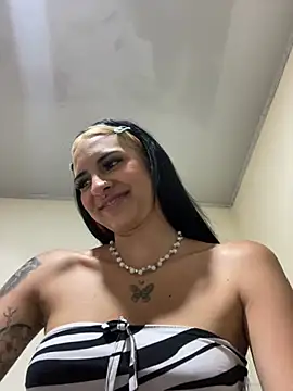 Snapshot of Hilary_pinkk chatting on March 2025 11:56:02 PM Hilary pinkk online show from March 2025 11:56:02 PM