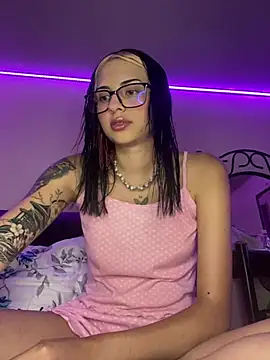 Snapshot of Hilary_pinkk chatting on March 2025 03:18:02 AM Hilary pinkk online show from March 2025 03:18:02 AM