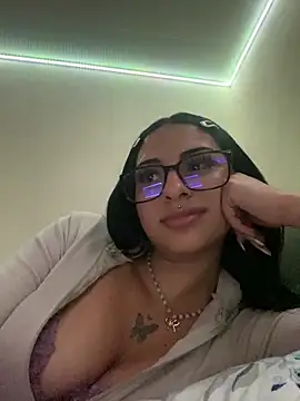 Snapshot of Hilary_pinkk chatting on March 2025 06:02:02 AM Hilary pinkk online show from March 2025 06:02:02 AM