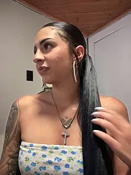 Snapshot of Hilary_pinkk chatting on September 2025 03:22:01 AM Hilary pinkk online show from September 2025 03:22:01 AM