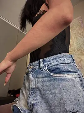 Snapshot of Hilary_pinkk chatting on November 2025 02:56:02 AM Hilary pinkk online show from November 2025 02:56:02 AM