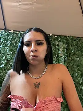 Snapshot of Hilary_pinkk chatting on January 2026 11:32:02 PM Hilary pinkk online show from January 2026 11:32:02 PM