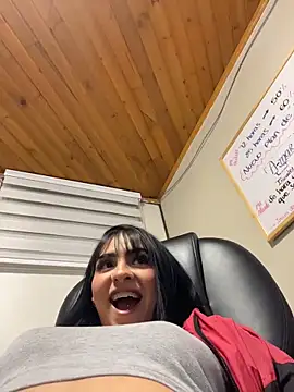 Snapshot of Hilary_pinkk chatting on February 2026 02:27:01 AM Hilary pinkk online show from February 2026 02:27:01 AM