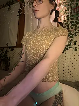 Snapshot of dreamteemergirl chatting on February 2026 01:42:01 AM dreamteemergirl online show from February 2026 01:42:01 AM