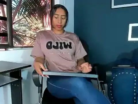 Snapshot of Brunettesexy0 chatting on January 2025 06:45:02 PM Brunettesexy0 online show from January 2025 06:45:02 PM