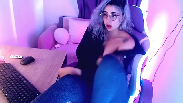 Thea Aphros  online show from January 2026 08:56:01 PM