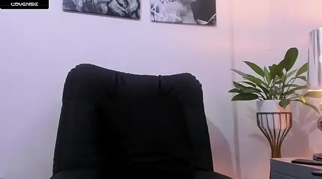 Snapshot of CruzVega chatting on January 2025 07:54:01 PM CruzVega online show from January 2025 07:54:01 PM