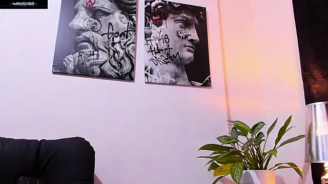 Snapshot of CruzVega chatting on November 2025 11:08:02 PM CruzVega online show from November 2025 11:08:02 PM