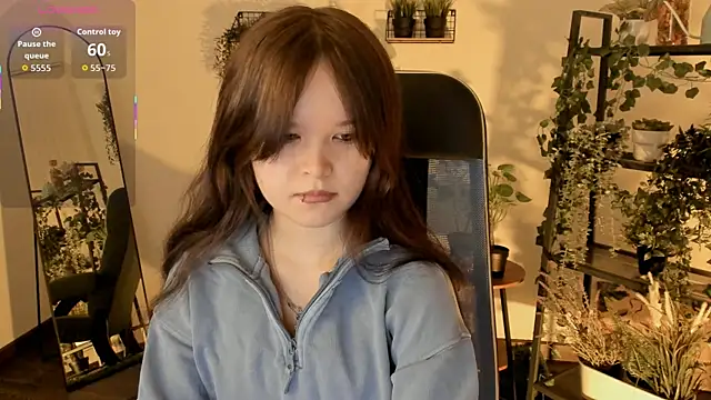 Elainebeness online show from May 2026 10:48:02 PM