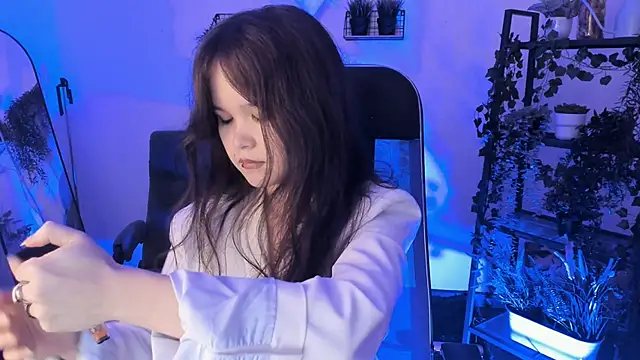 Elainebeness online show from May 2026 11:24:02 PM