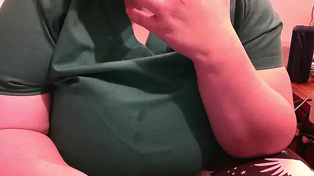 Snapshot of Maebi chatting on December 2024 02:53:01 AM Maebi online show from December 2024 02:53:01 AM