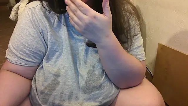 Snapshot of Maebi chatting on September 2025 10:15:02 PM Maebi online show from September 2025 10:15:02 PM