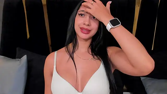 Snapshot of julieta_jewel chatting on January 2025 03:54:02 PM julieta jewel online show from January 2025 03:54:02 PM