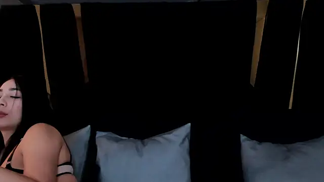 Snapshot of julieta_jewel chatting on February 2025 12:44:02 PM julieta jewel online show from February 2025 12:44:02 PM