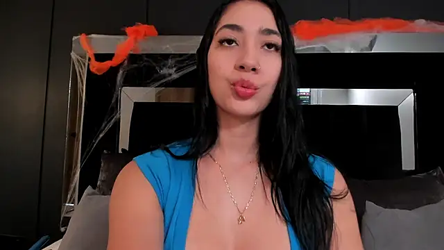 Snapshot of julieta_jewel chatting on October 2025 01:39:01 PM julieta jewel online show from October 2025 01:39:01 PM