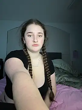 Snapshot of MarcusAndMarissa4ev chatting on January 2025 08:02:01 AM MarcusAndMarissa4ev online show from January 2025 08:02:01 AM