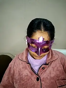 Snapshot of bigtitsqueen chatting on November 2025 04:57:02 AM bigtitsqueen online show from November 2025 04:57:02 AM