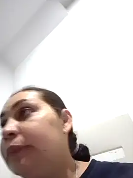 Snapshot of MirandaSoto chatting on February 2025 03:53:01 AM MirandaSoto online show from February 2025 03:53:01 AM