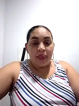 Snapshot of MirandaSoto chatting on March 2025 03:22:01 AM MirandaSoto online show from March 2025 03:22:01 AM