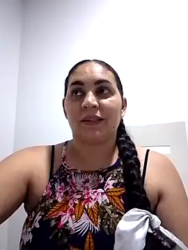 Snapshot of MirandaSoto chatting on March 2025 03:40:01 AM MirandaSoto online show from March 2025 03:40:01 AM