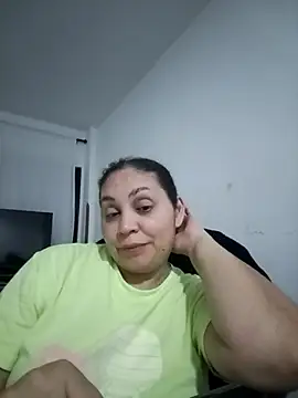 Snapshot of MirandaSoto chatting on September 2025 04:12:02 AM MirandaSoto online show from September 2025 04:12:02 AM