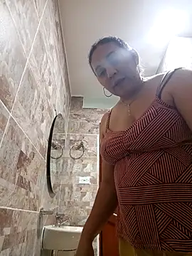 Snapshot of MirandaSoto chatting on September 2025 03:17:01 AM MirandaSoto online show from September 2025 03:17:01 AM