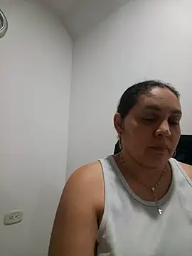 Snapshot of MirandaSoto chatting on September 2025 04:03:01 AM MirandaSoto online show from September 2025 04:03:01 AM