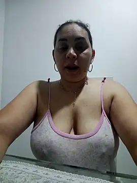 Snapshot of MirandaSoto chatting on October 2025 03:58:02 AM MirandaSoto online show from October 2025 03:58:02 AM