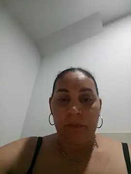 Snapshot of MirandaSoto chatting on October 2025 03:28:01 AM MirandaSoto online show from October 2025 03:28:01 AM