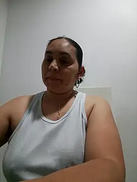 Snapshot of MirandaSoto chatting on October 2025 03:58:02 AM MirandaSoto online show from October 2025 03:58:02 AM