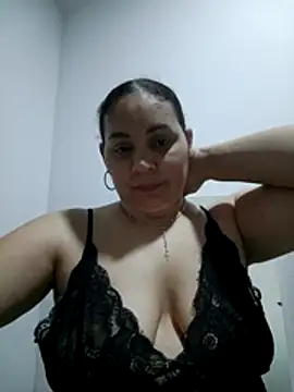 Snapshot of MirandaSoto chatting on October 2025 04:20:02 AM MirandaSoto online show from October 2025 04:20:02 AM