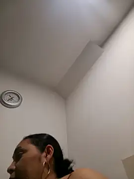 Snapshot of MirandaSoto chatting on October 2025 03:31:01 AM MirandaSoto online show from October 2025 03:31:01 AM