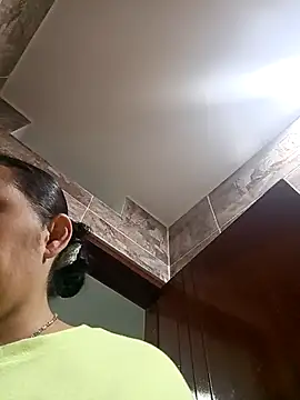 Snapshot of MirandaSoto chatting on November 2025 04:00:01 AM MirandaSoto online show from November 2025 04:00:01 AM