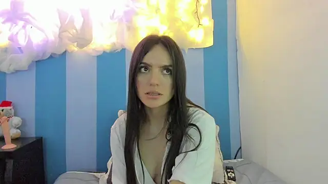 britny clouds online show from December 2024 08:05:01 PM